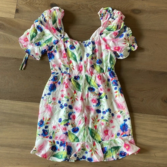 Beautiful Floral Puff Sleeves Dress Size Large NWT - Picture 7 of 8